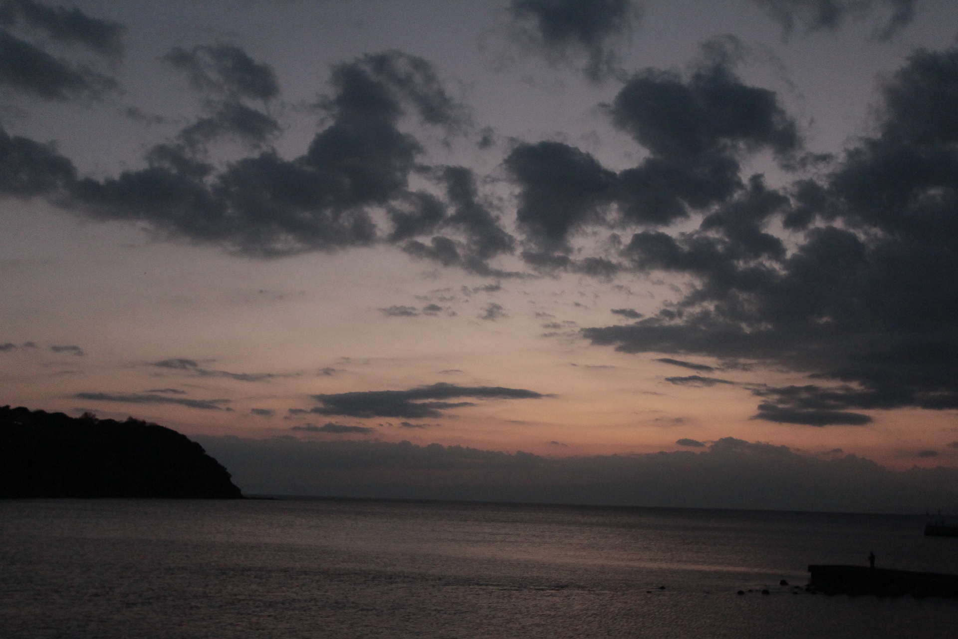 日没後の江の島の海