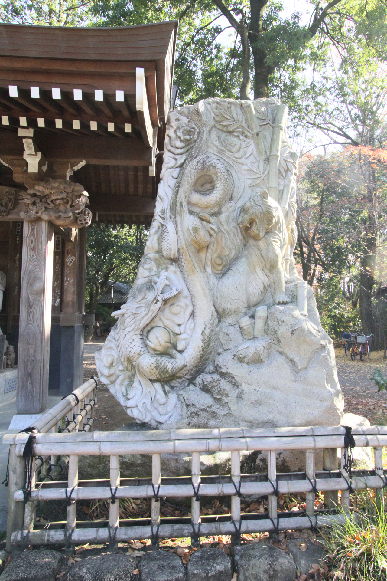 深大寺の龍の像