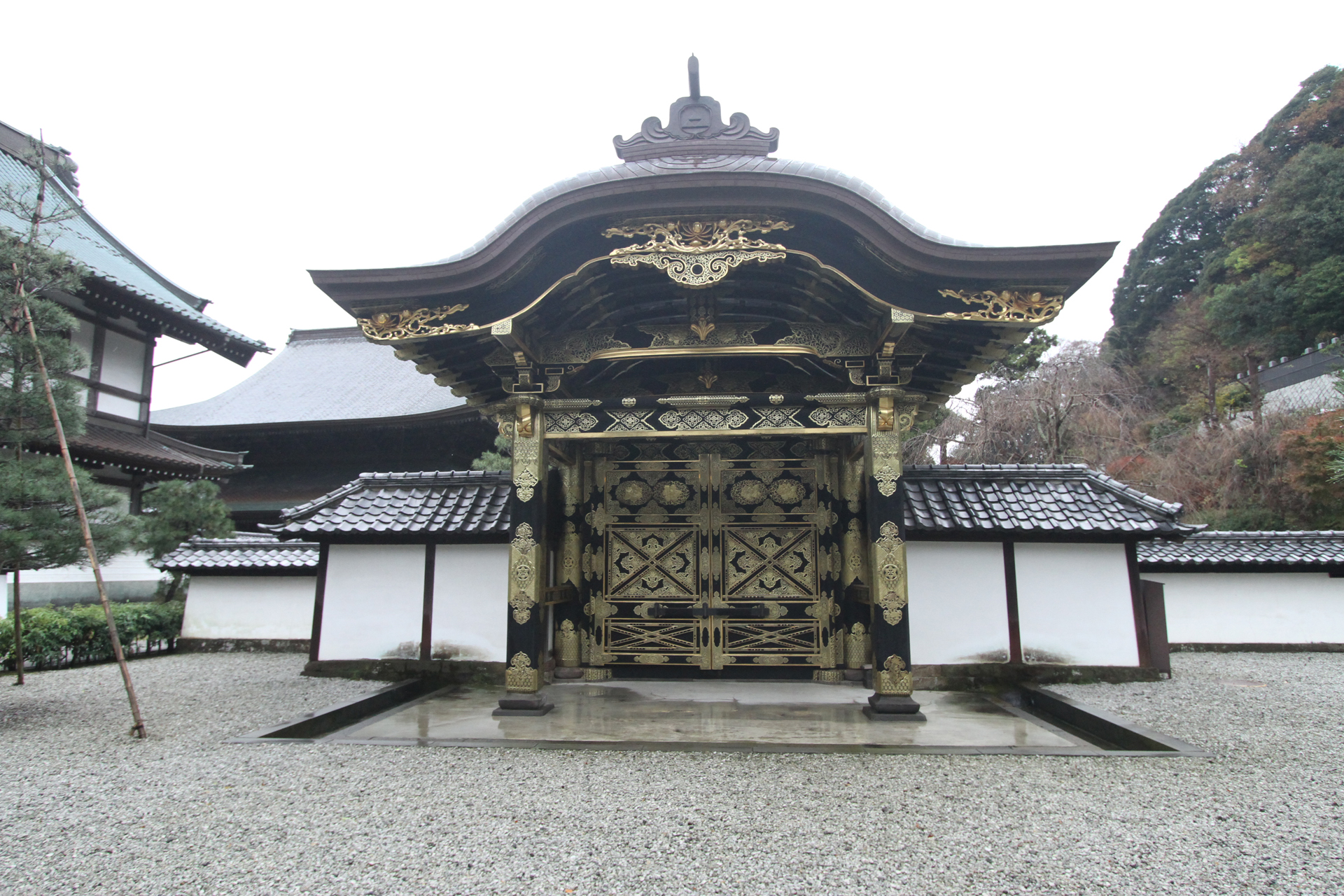 建長寺唐門の裏