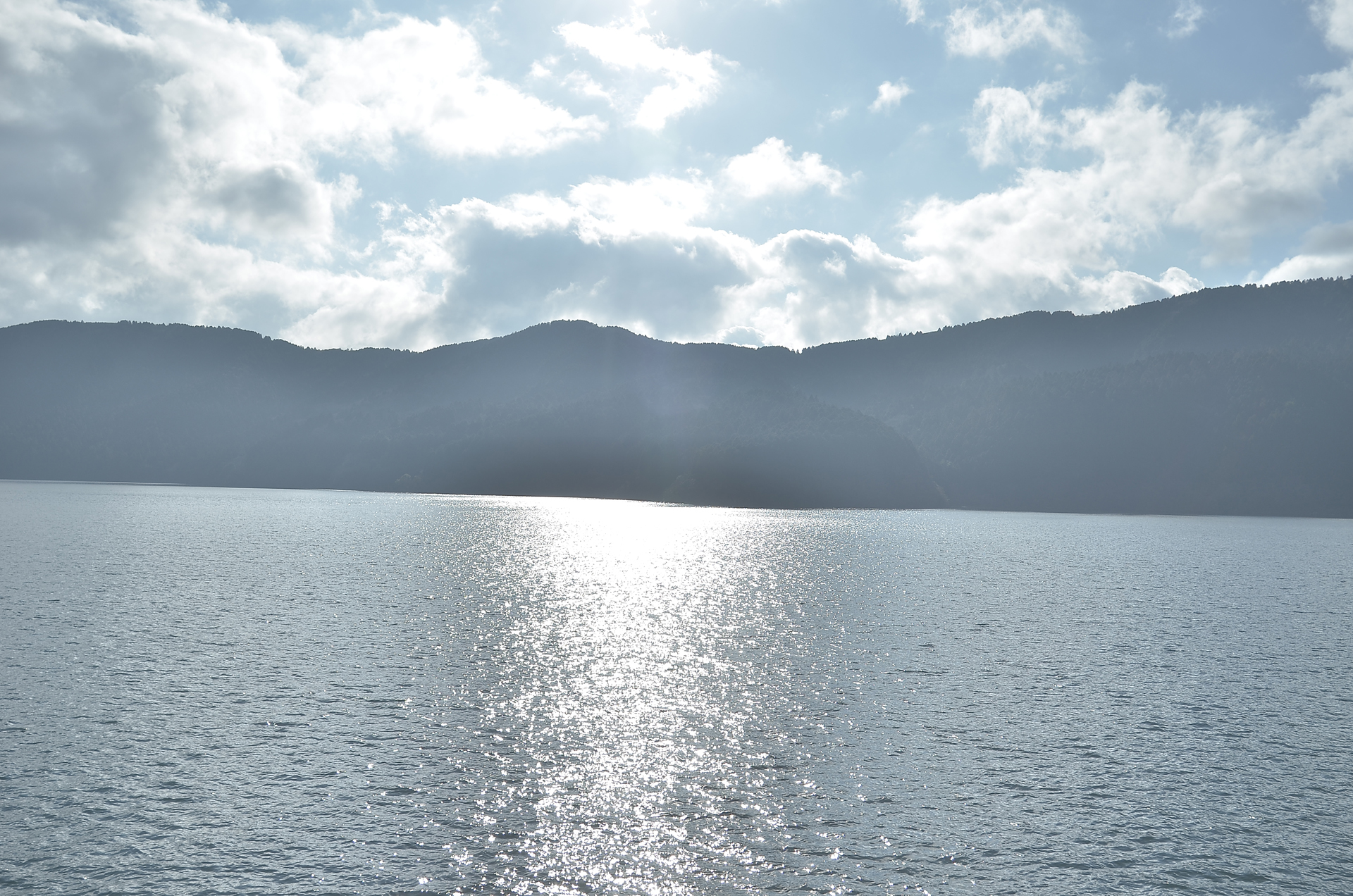 芦ノ湖から見た山壱